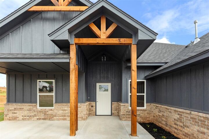 Property Photo:  3000 Road Runner Court  OK 73044 