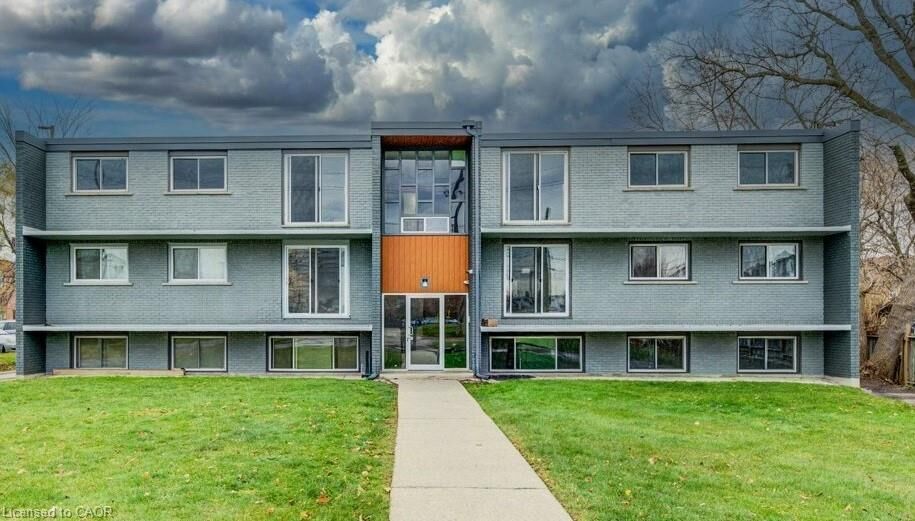 Property Photo:  82 Elgin Street S 15  ON N1R 5G5 