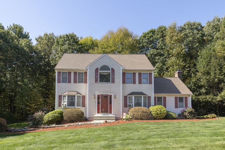 60 Tyler Dr  Uxbridge MA 01569 photo