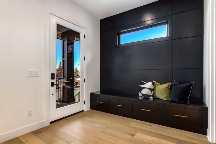 Property Photo:  4834 22 Avenue NW  AB T3B 0Y5 