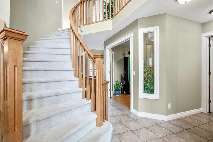 Property Photo:  26 Simcrest Manor SW  AB T3H 4K1 