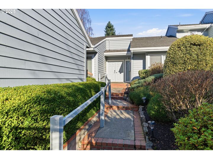 Property Photo: 32465 SW Lake Point Ct OR 97070