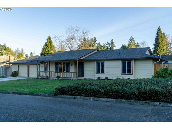 Property Photo:  6015 SE Alder Hill Loop  OR 97267 