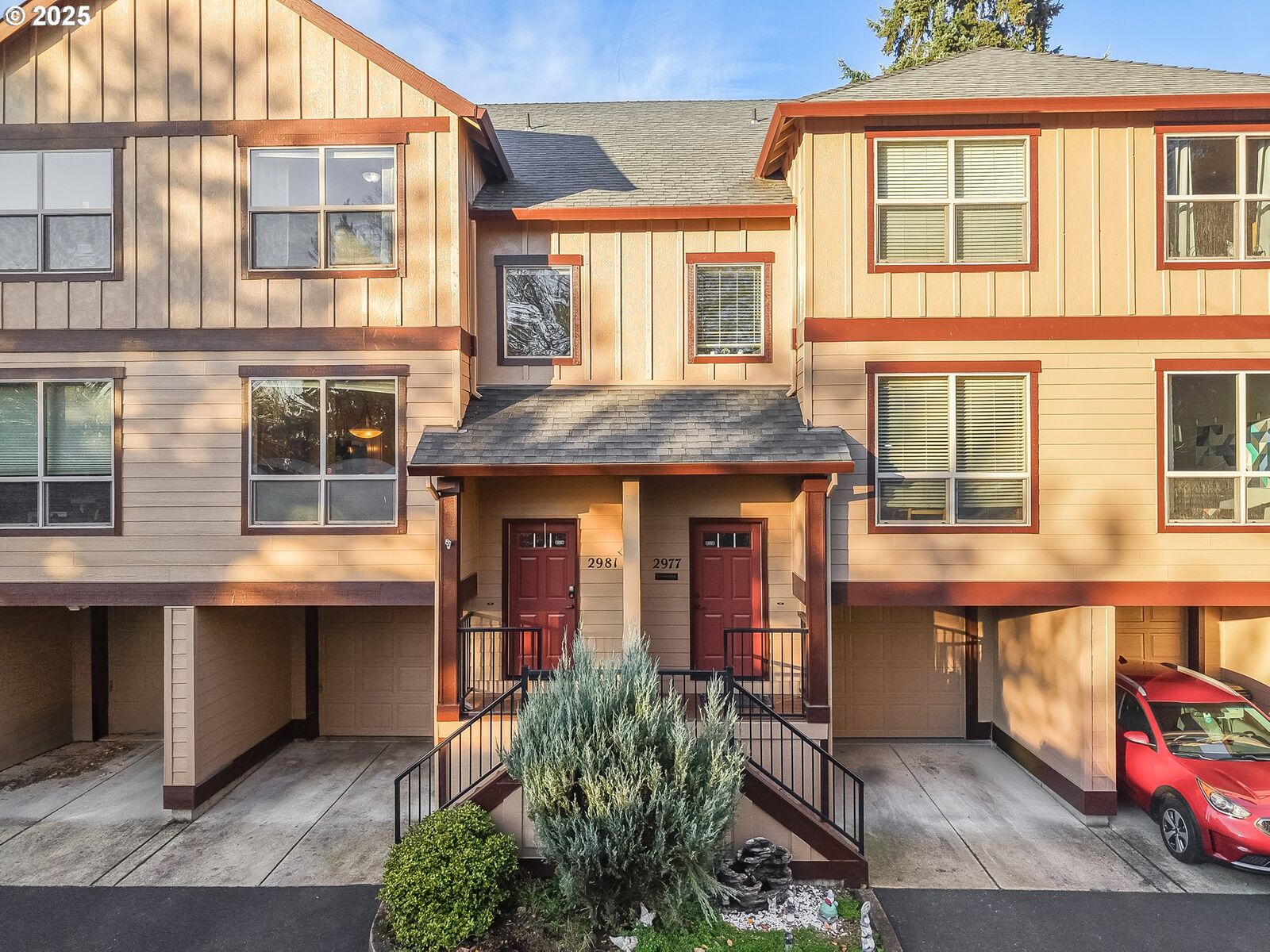 Property Photo:  2981 SW 187th Ave  OR 97003 