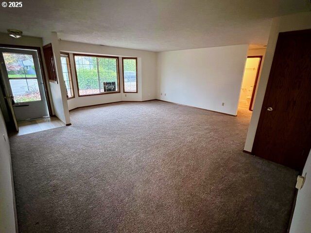 Property Photo:  2492 NE 9th Pl  OR 97124 