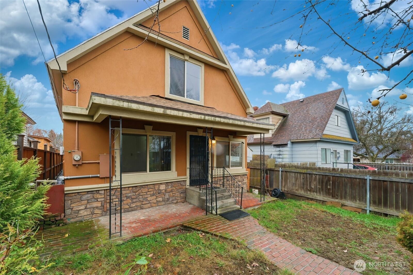 Property Photo:  818  Hobson Street  WA 99362 