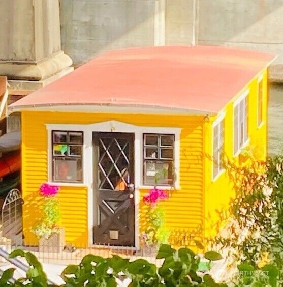 Property Photo: 3304 Fuhrman Avenue E 10 WA 98102