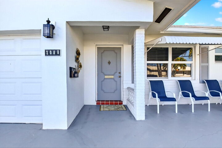 Property Photo: 2088 SW 14th Avenue FL 33426