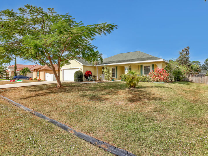 Property Photo:  1357 SW Hebner Avenue  FL 34953 