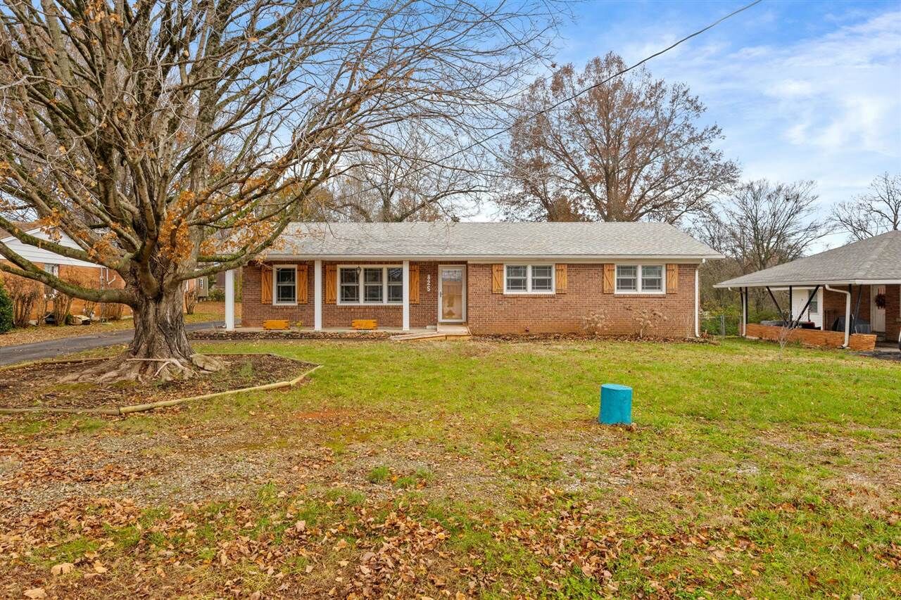 Property Photo: 825 Ridgecrest Way KY 42104