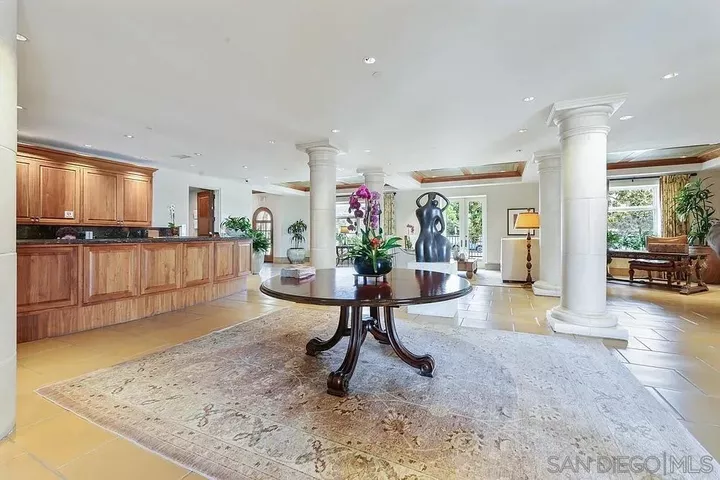 Property Photo: 464 Prospect St 610 CA 92037