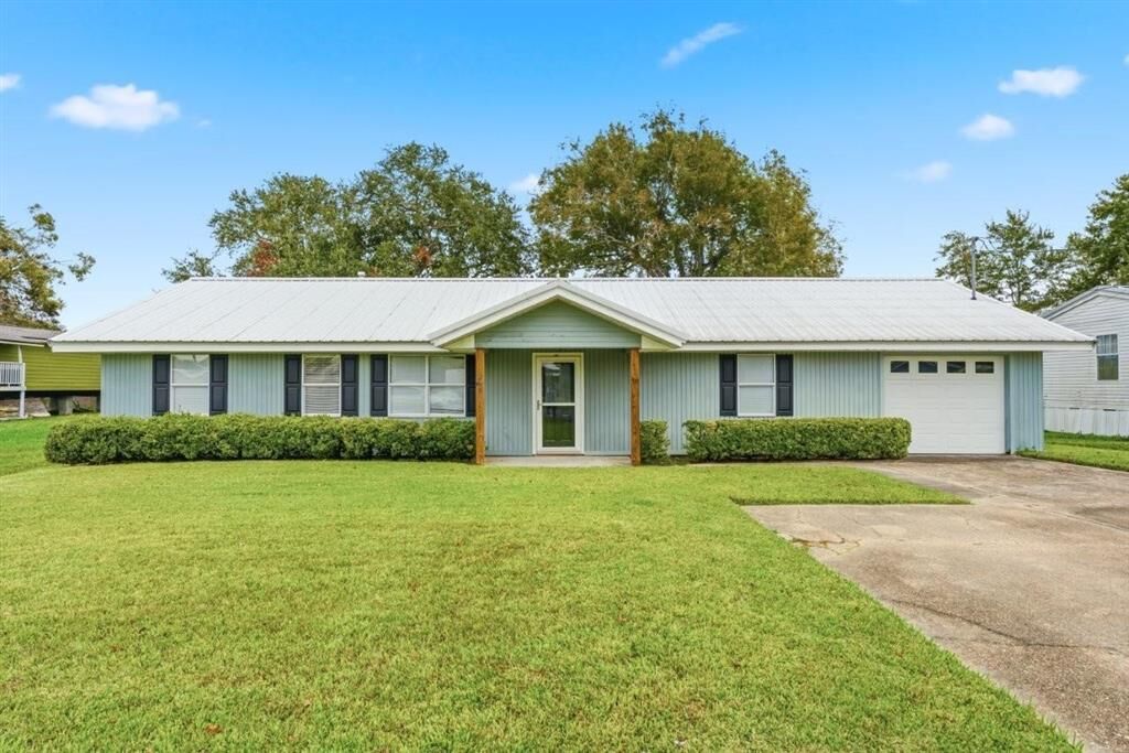 Property Photo:  2504 Bonito Drive  LA 70605 