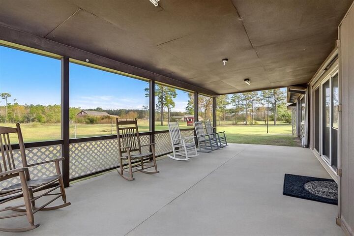 Property Photo: 401 Kingrey Cemetery Road LA 70657