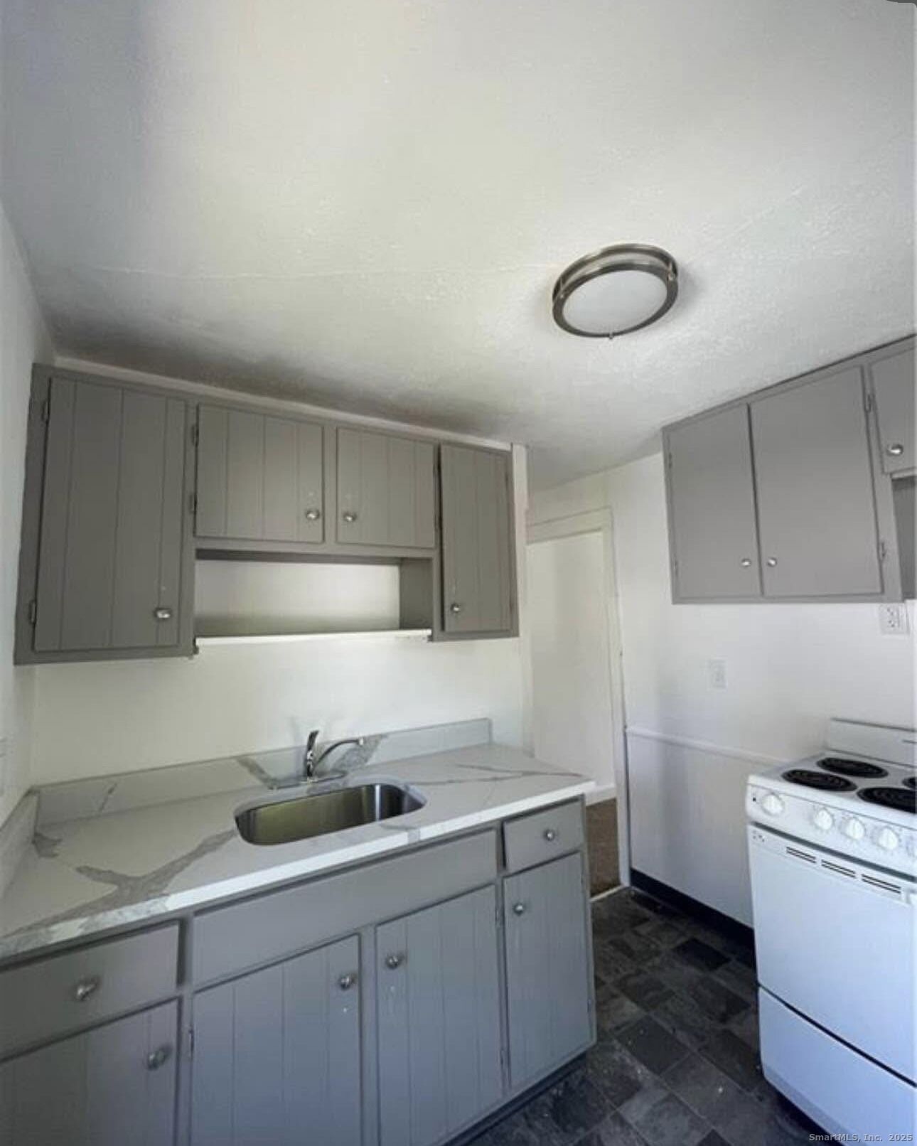 Property Photo:  32 Neumann Street 2  CT 06770 