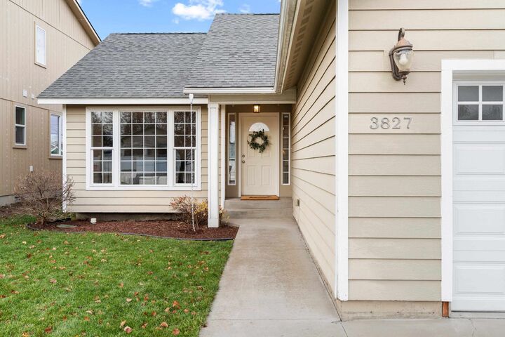 Property Photo:  3827 E 27th Ave  WA 99022 
