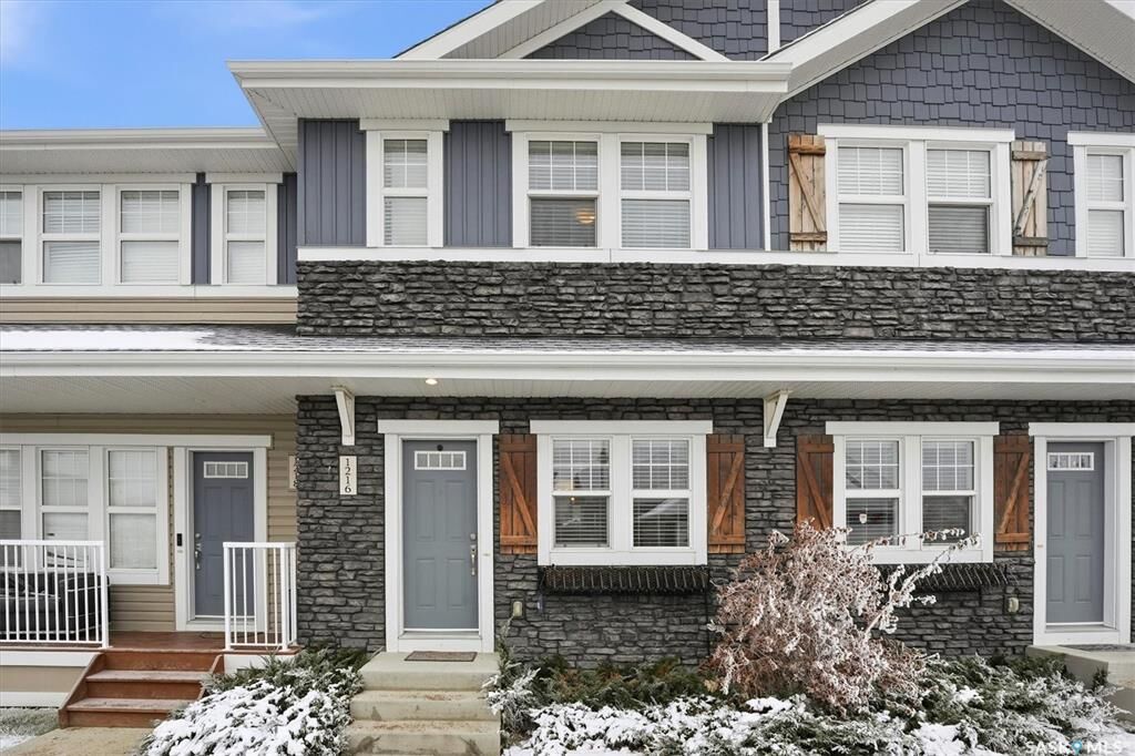 Property Photo: 1216 Pringle Way SK S7T 0X5