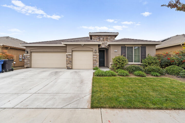 2814 Harbor Island Avenue  Tulare CA 93274 photo