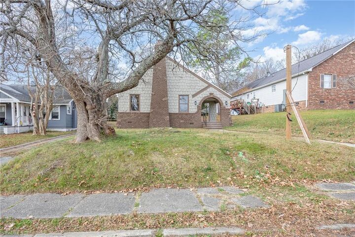 Property Photo:  8 School Street  NC 27360 