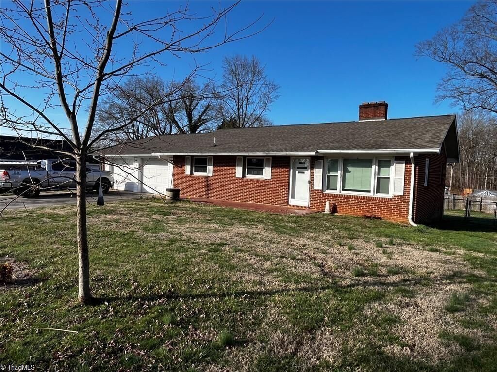 Property Photo:  139 E Side Drive  NC 27030 