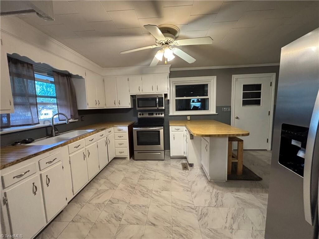 Property Photo:  139 E Side Drive  NC 27030 