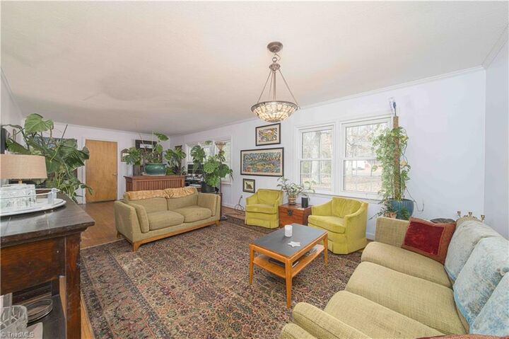 Property Photo: 1139 Kentmere Road NC 27406