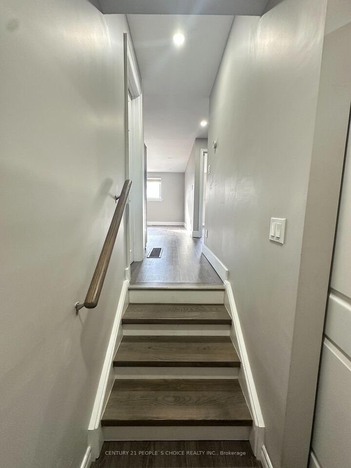 Property Photo:  199 Avondale Boulevard Unit 2  ON L6T 1J1 