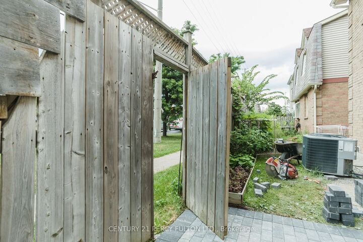 Photo de la propriété:  103 Spring Forest Square Bsmt  ON M1S 4W7 