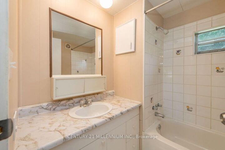 Property Photo:  41 Trefoil Drive N  ON L9S 1P7 