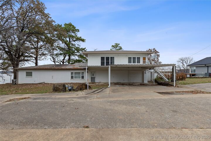 Property Photo:  31245 E 679 Road  OK 74467 