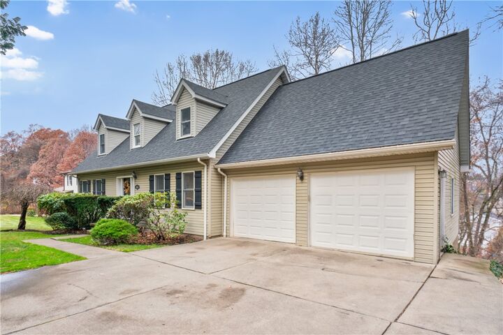 Property Photo: 2014 Reis Run Rd PA 15237