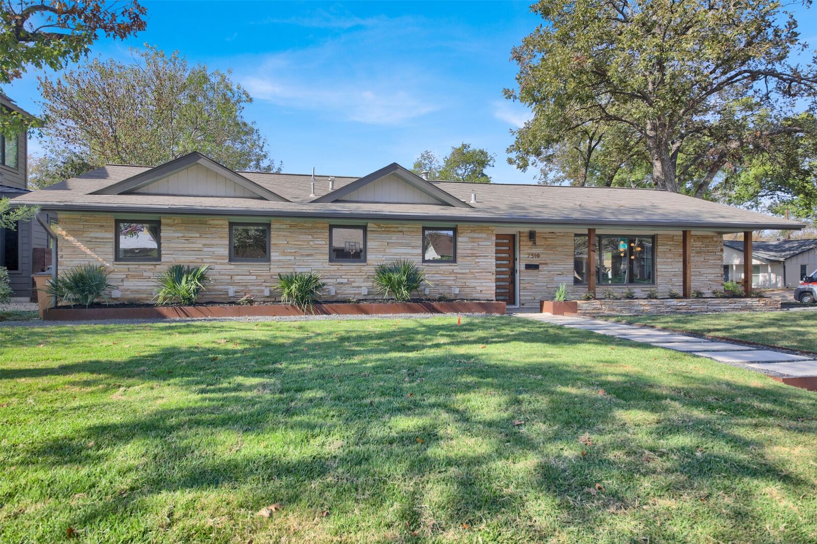 Property Photo:  7510 Daugherty Street  TX 78757 