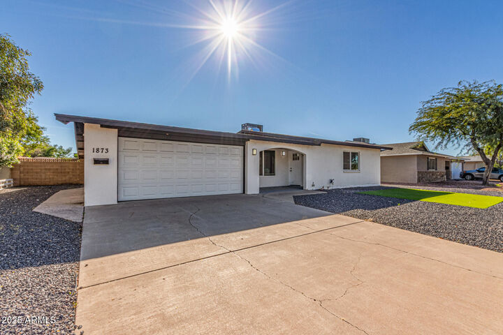 Property Photo: 1873 E Ellis Drive AZ 85282