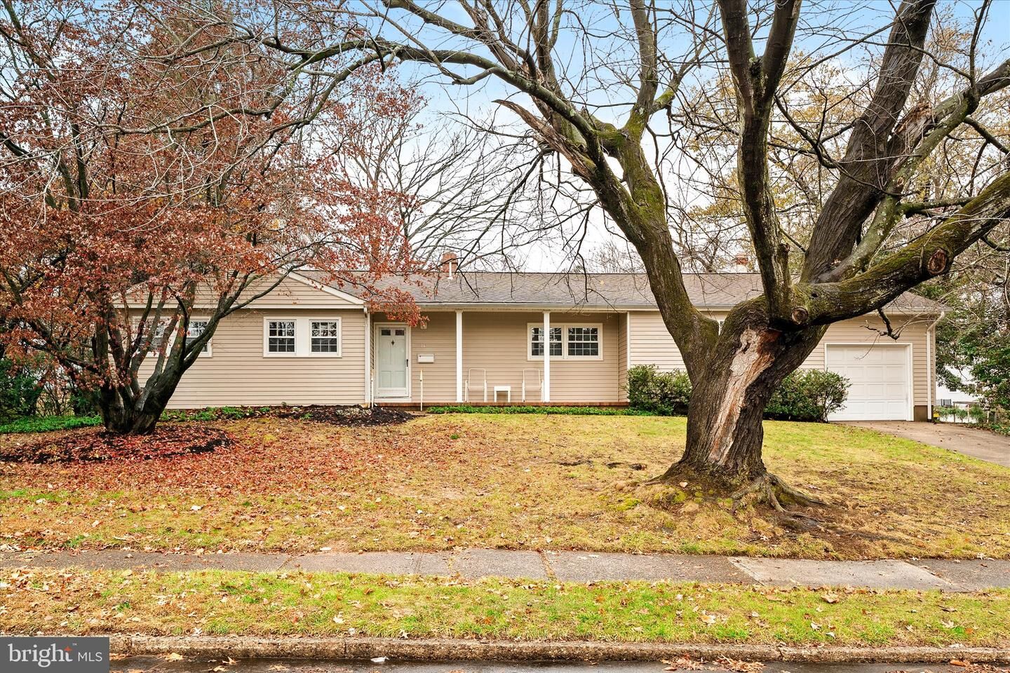 Property Photo:  16 Royal Oak Road  NJ 08648 