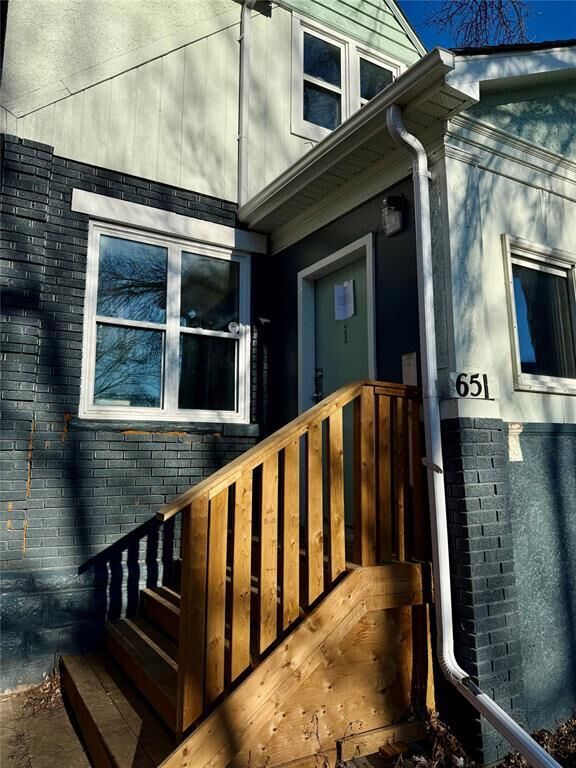Property Photo: 651 Flora Avenue MB R2W 2S4