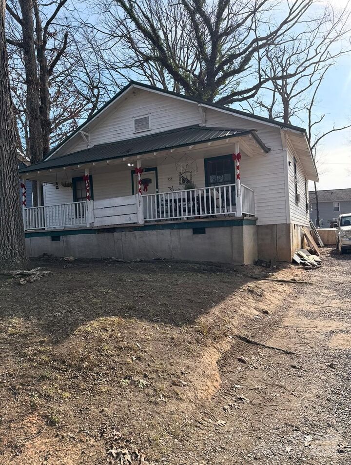 Property Photo:  933 Wallace Street  NC 28677 