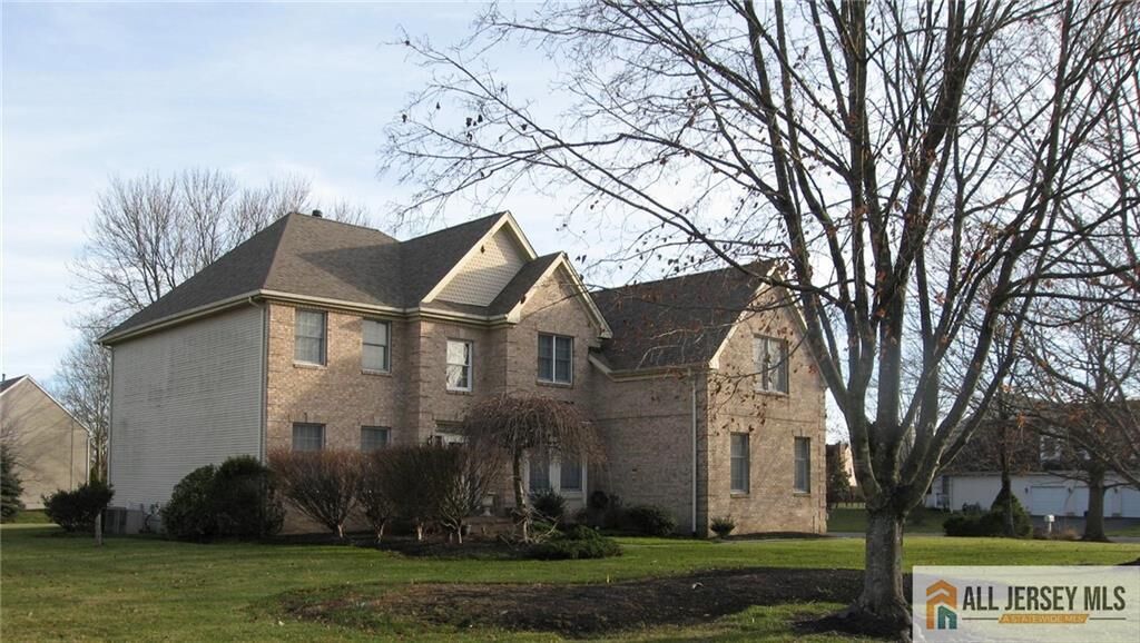 Property Photo:  2 Colonial Court  NJ 08536 