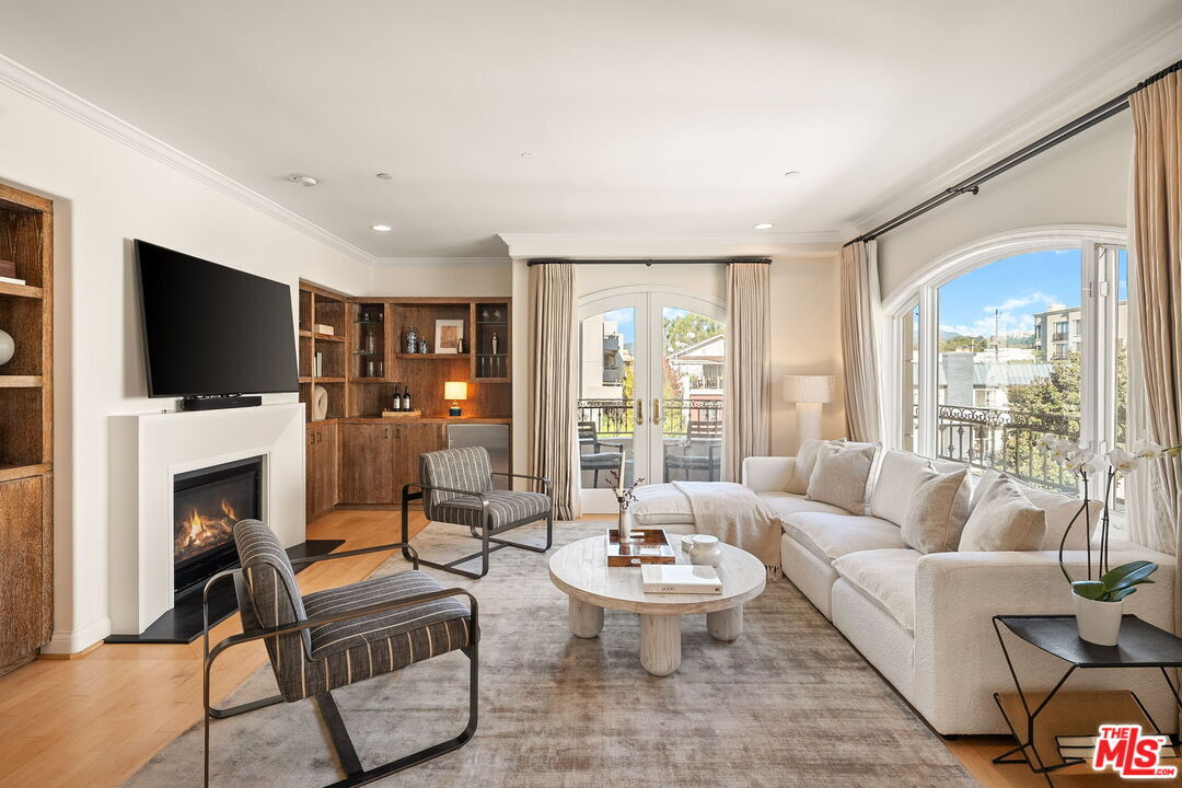 Property Photo:  11916 Gorham Ave  CA 90049 