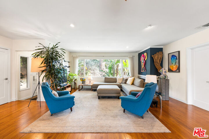 Property Photo:  2316 Laurelmont Pl  CA 90046 