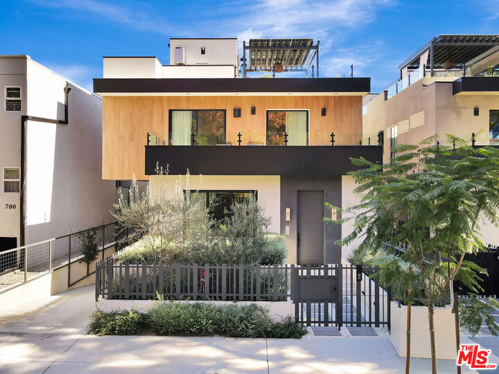 Property Photo:  656 Huntley Dr  CA 90069 