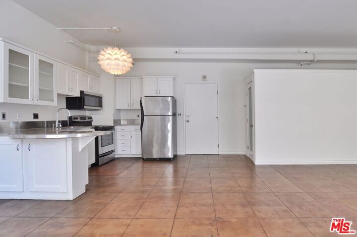 Property Photo:  215 W 7th St  CA 90014 