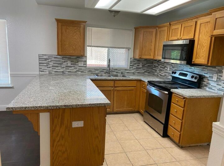 Property Photo:  5323 W Garland Avenue  CA 93722 