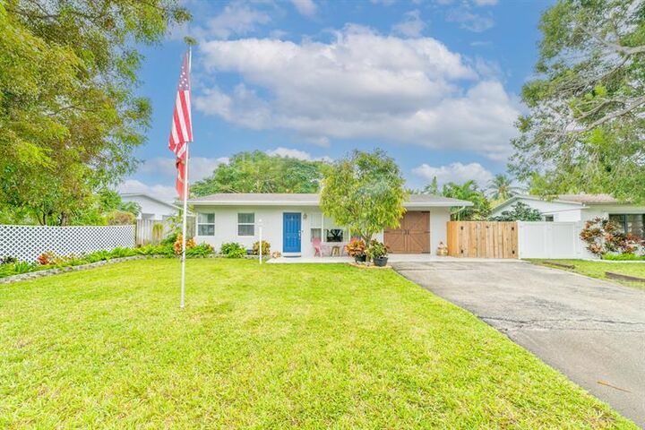 Property Photo: 1616 NE 30th St FL 33064