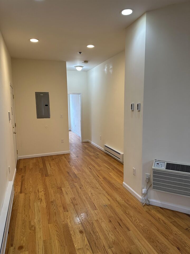 Property Photo:  942 Willow Ave 4L  NJ 07030 
