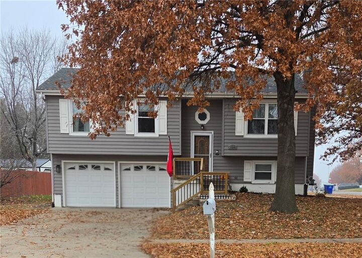 Property Photo:  708 E Parma Way  KS 66030 