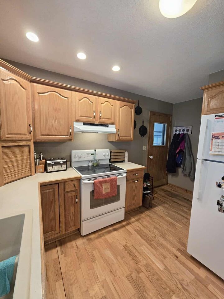 Property Photo:  413 4th Ave NE  IA 50662 