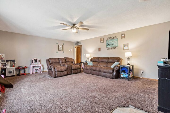 Property Photo: 413 4th Ave NE IA 50662