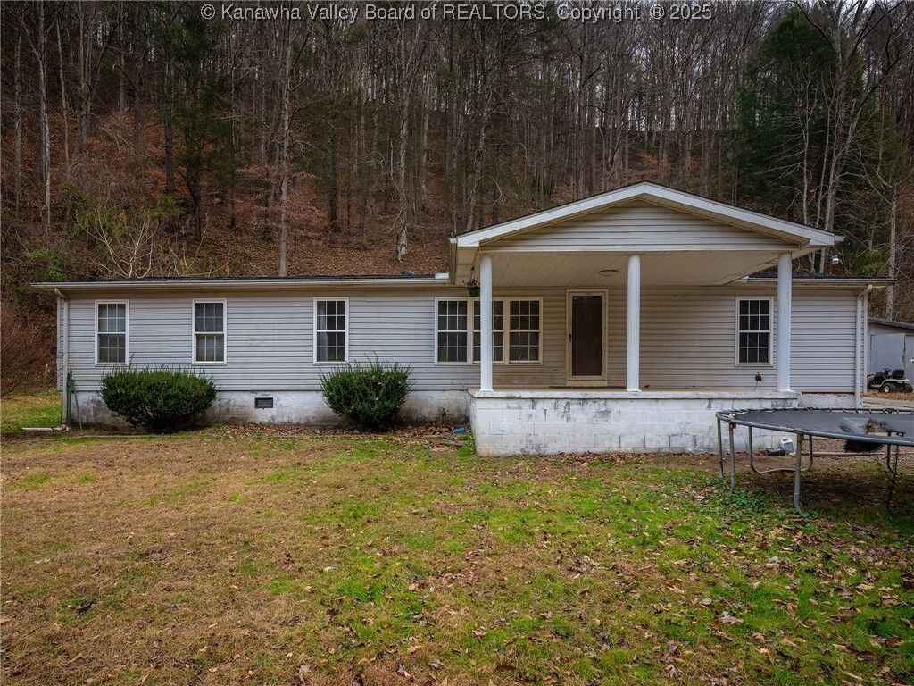 Property Photo: 871 Sandlick Road WV 25181