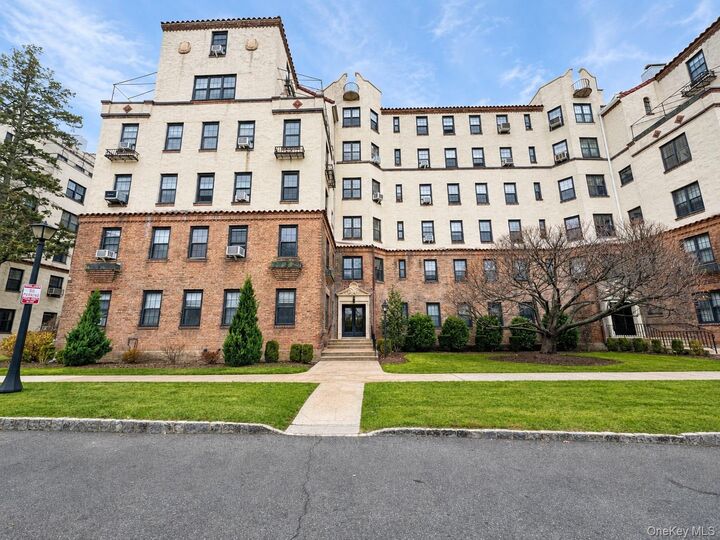 Property Photo:  1273 North Avenue 3-1G  NY 10804 