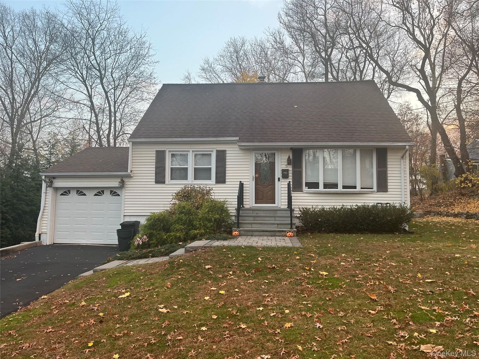 Property Photo:  5 Orchard Lane  NY 10954 