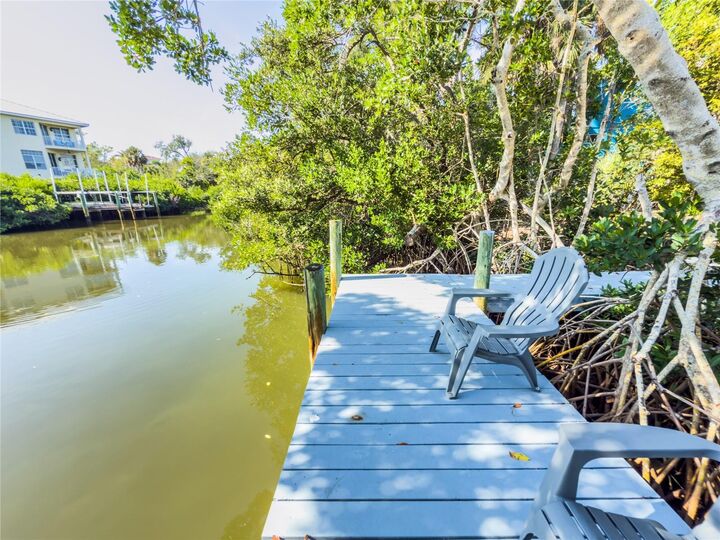 Property Photo: 356 Island Circle FL 34242